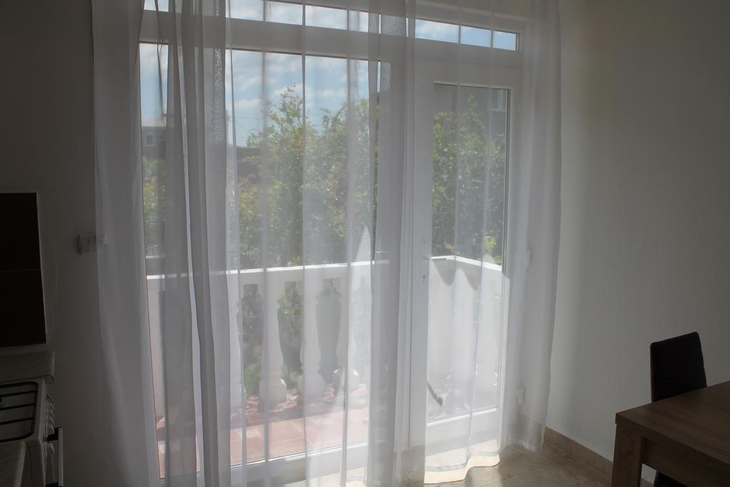 Rooms And Apartments Milana Bar Bagian luar foto