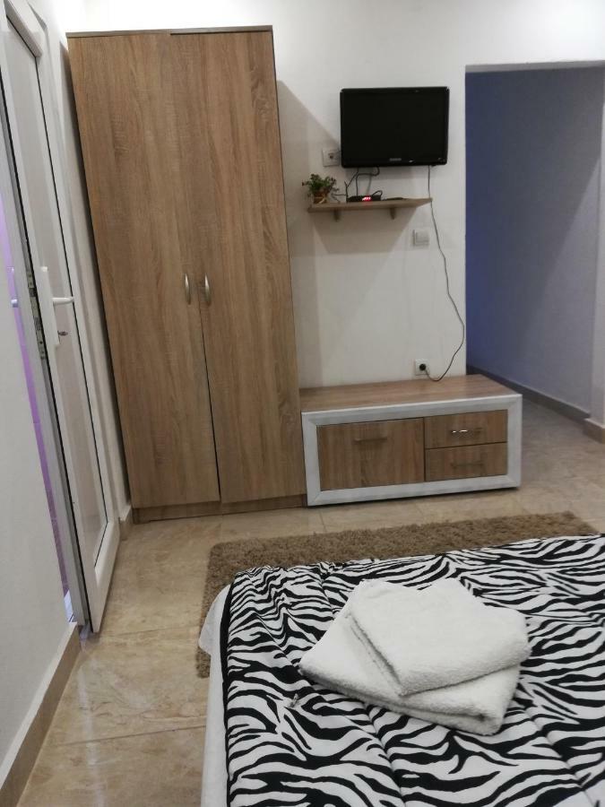 Rooms And Apartments Milana Bar Bagian luar foto